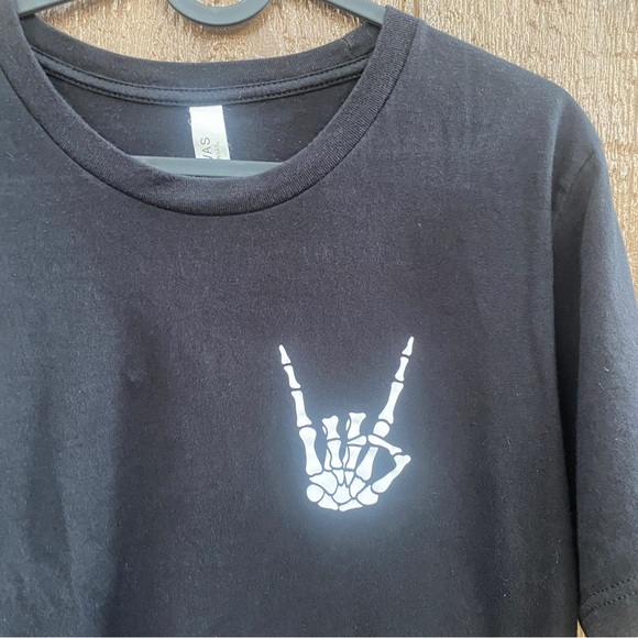 Cropped Black Sign of the Horns / Devil’s Horns Hand T-shirt Size Medium - Picture 7 of 8